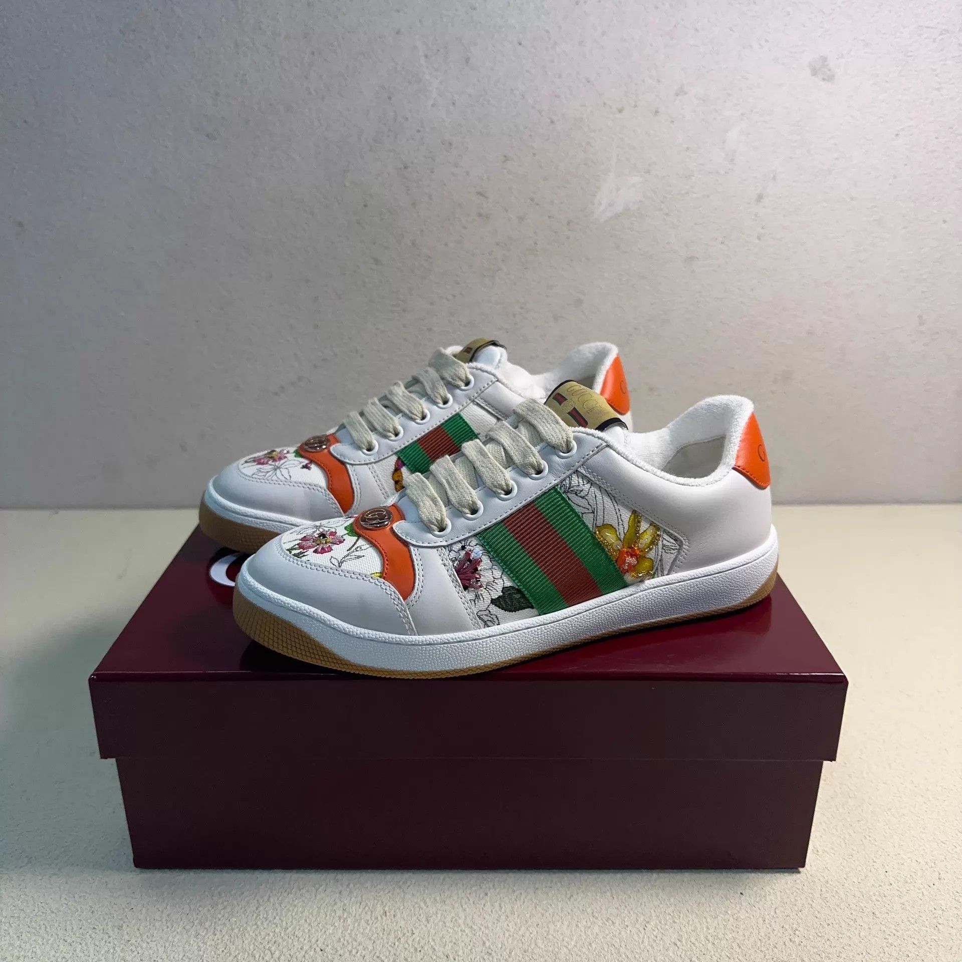 Gucci GUCCI Screener Floral Embroidered Distressed W 36.5 White Size US 6 / IT 36 - 1 Thumbnail