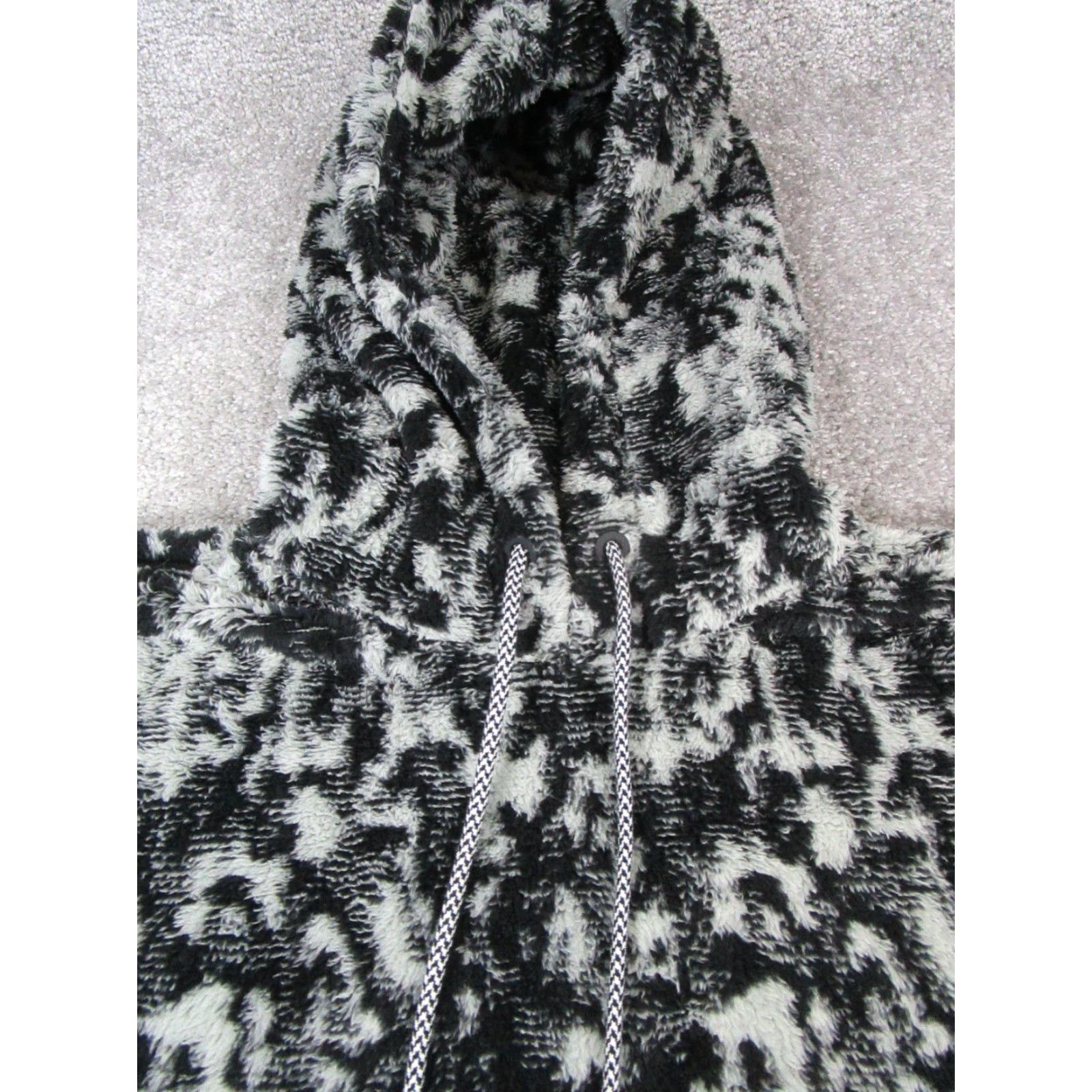 Athleta Athleta Hoodie Womens M Black Tuga Sherpa Fleece Camouflage Colorful Pullover Mock Neck Gym & Training, Hiking, Walking Mens Womens Girls Boys Size M / US 6-8 / IT 42-44 - 2 Thumbnail