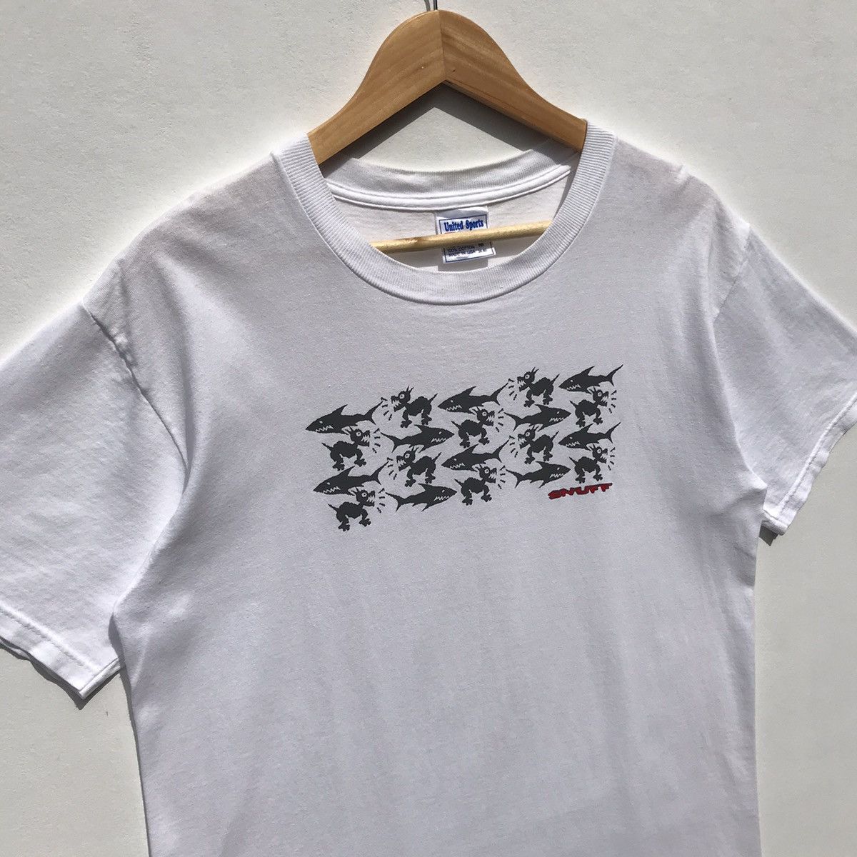 Band Tees × Vintage Vintage 90s Snuff Shark Dog Tour Tee Snuff British Pop Punk Size US M / EU 48-50 / 2 - 4 Thumbnail
