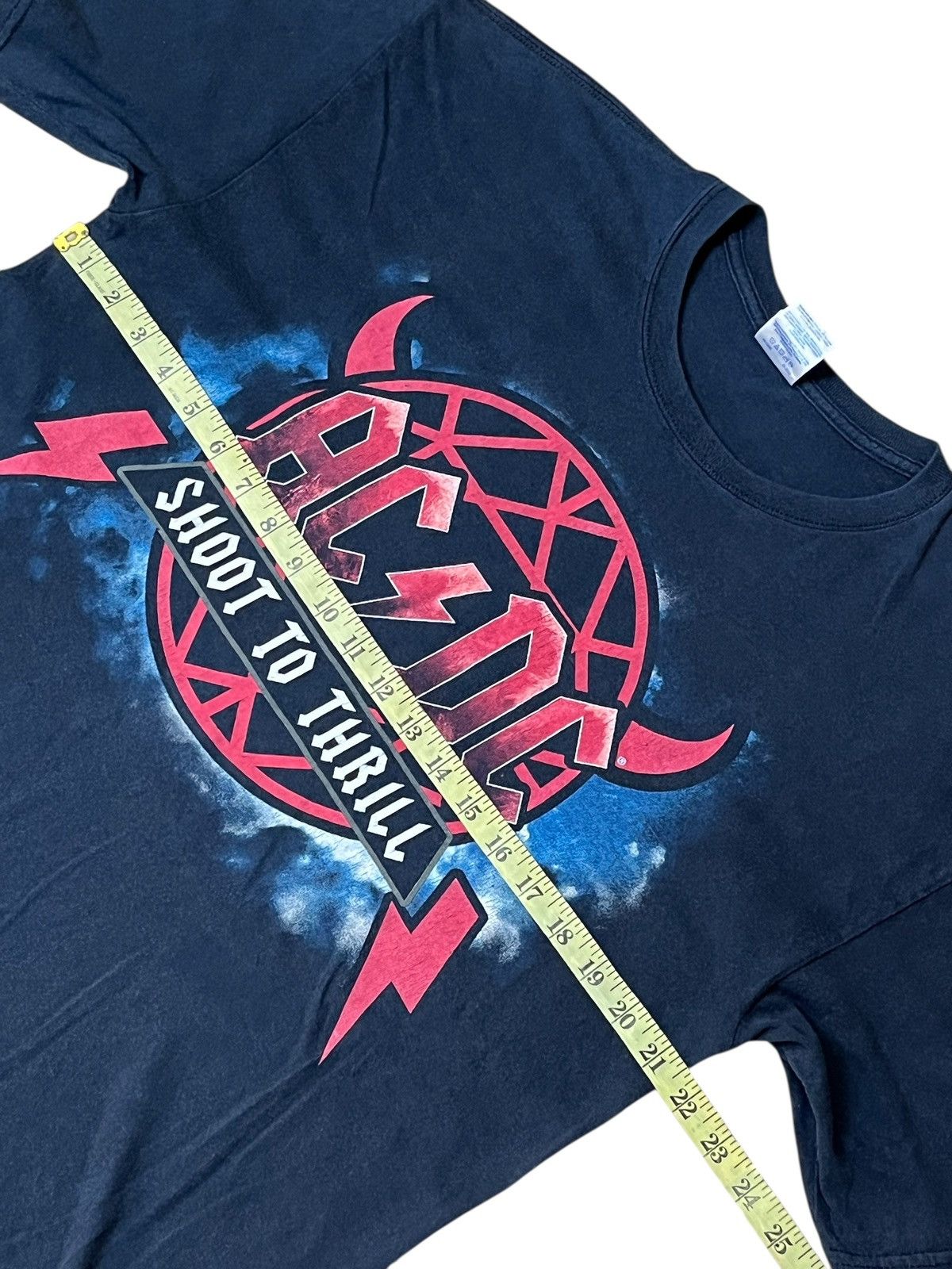 Band Tees Vintage 2010 ACDC shoot to thrill tour distressed t shirt Size US L / EU 52-54 / 3 - 10 Thumbnail