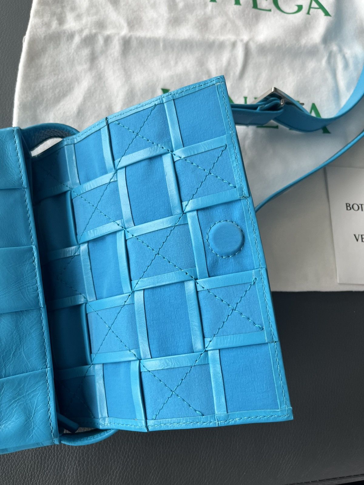 Bottega Veneta $3k value Super Runway Brand New Cassette Bag Waxed Leather Size ONE SIZE - 16 Thumbnail