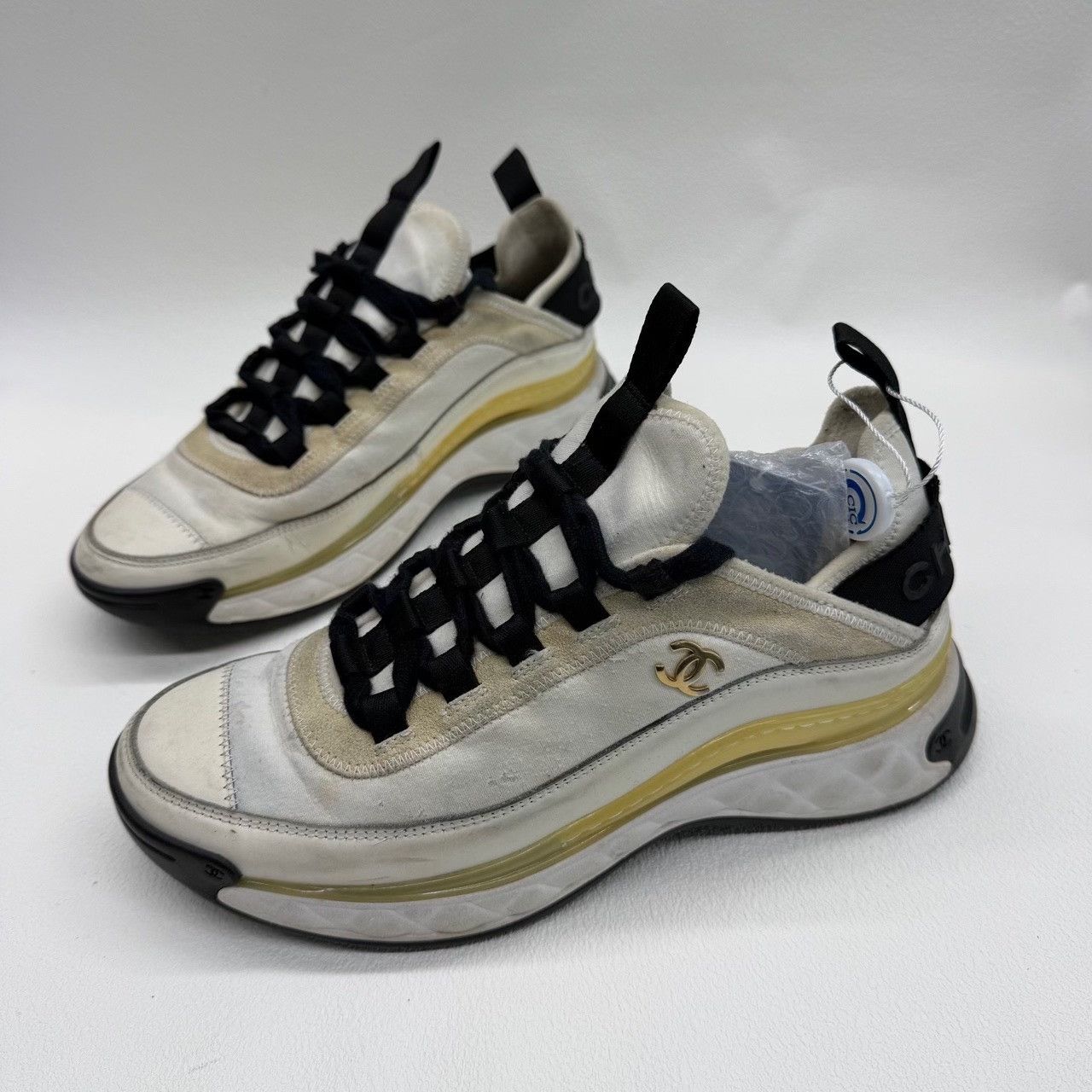 Chanel Chanel Leather White Lowtop Sneakers us_6-5 Women Size US 6.5 / IT 36.5 - 1 Thumbnail