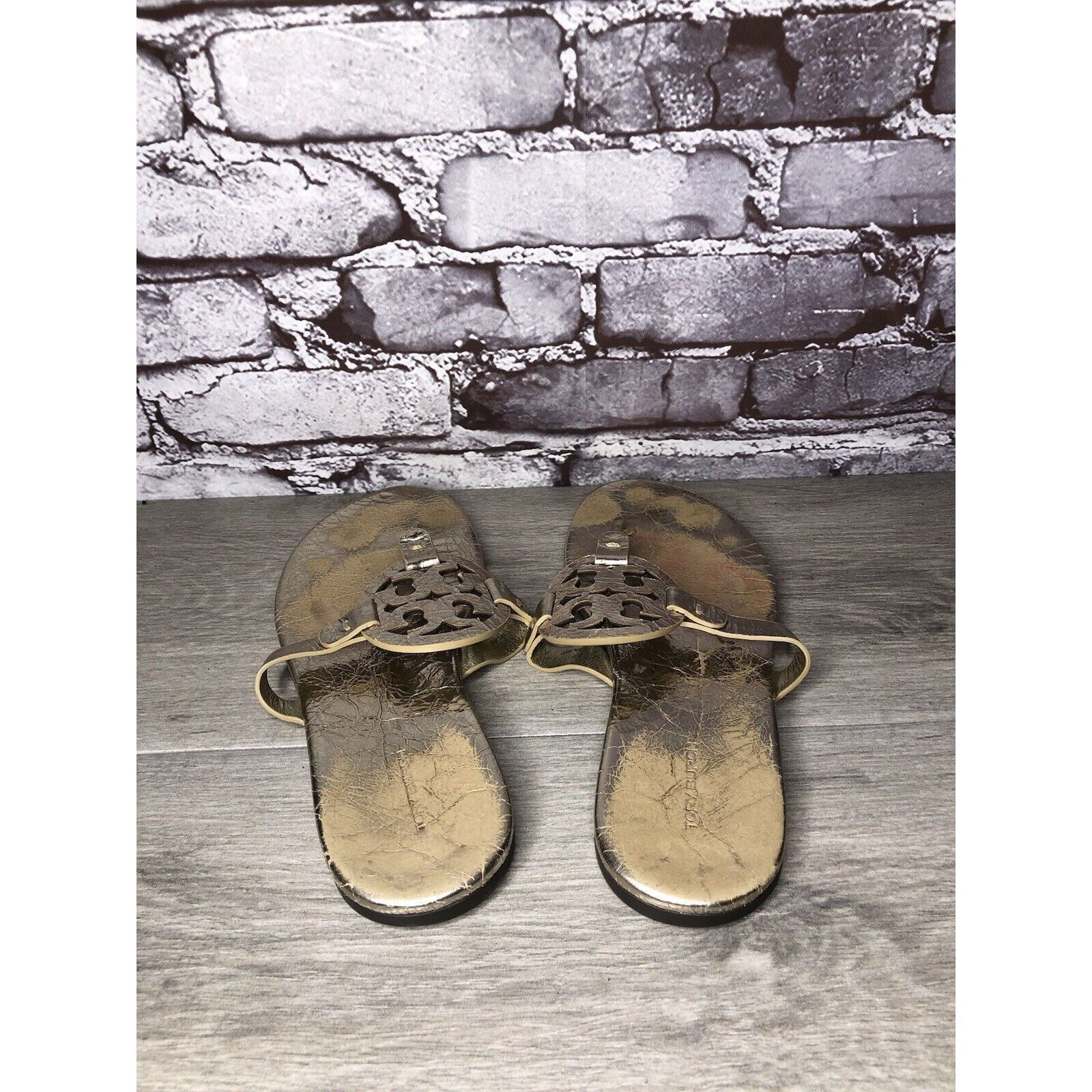 Tory Burch TORY BURCH Silver Leather Badge Logo Thong Flats Sandals Wom Size US 10 / IT 40 - 11 Thumbnail