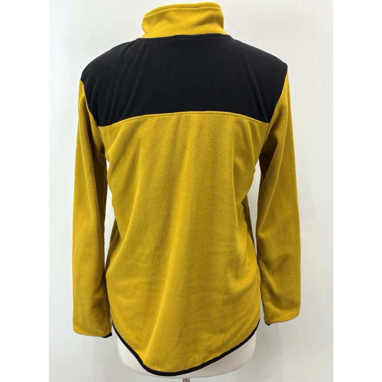 The North Face The North Face TKA Glacier Fleece Pullover Jacket Sz Medium Women’s 1/4 Snap Size M / US 6-8 / IT 42-44 - 3 Thumbnail