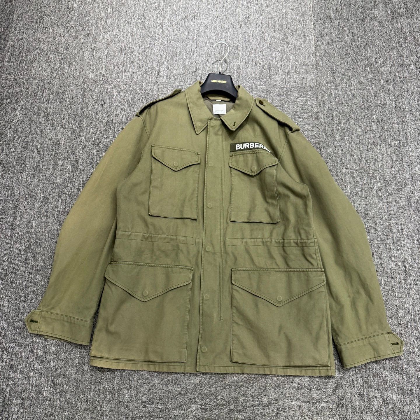 Burberry Green Utility Jacket with Pockets - Size L Size US L / EU 52-54 / 3 - 1 Thumbnail