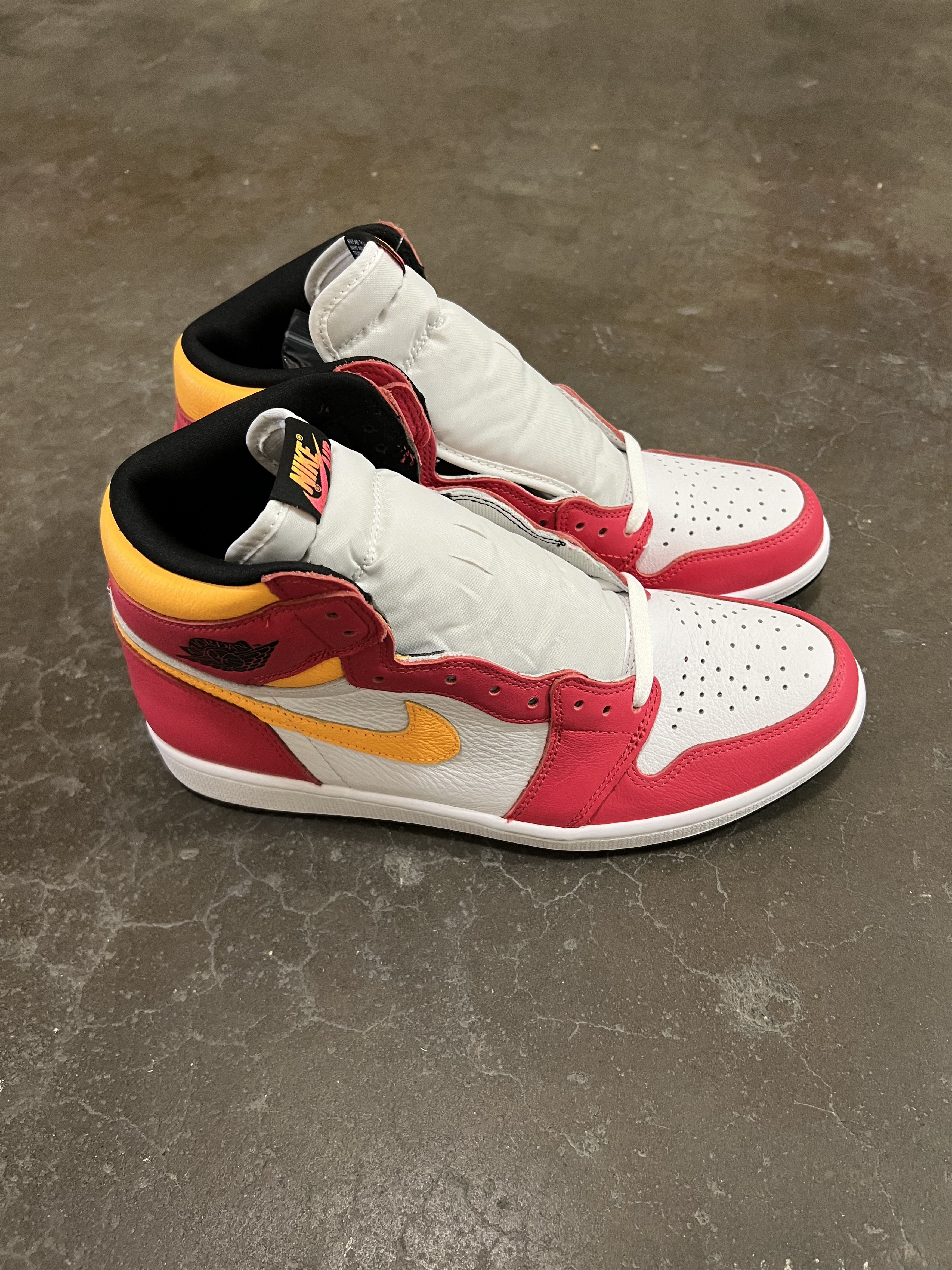 Nike Jordan 1 Retro High OG 'Light Fusion Red' Men's 11 - New Size US 11 / EU 44 - 3 Thumbnail