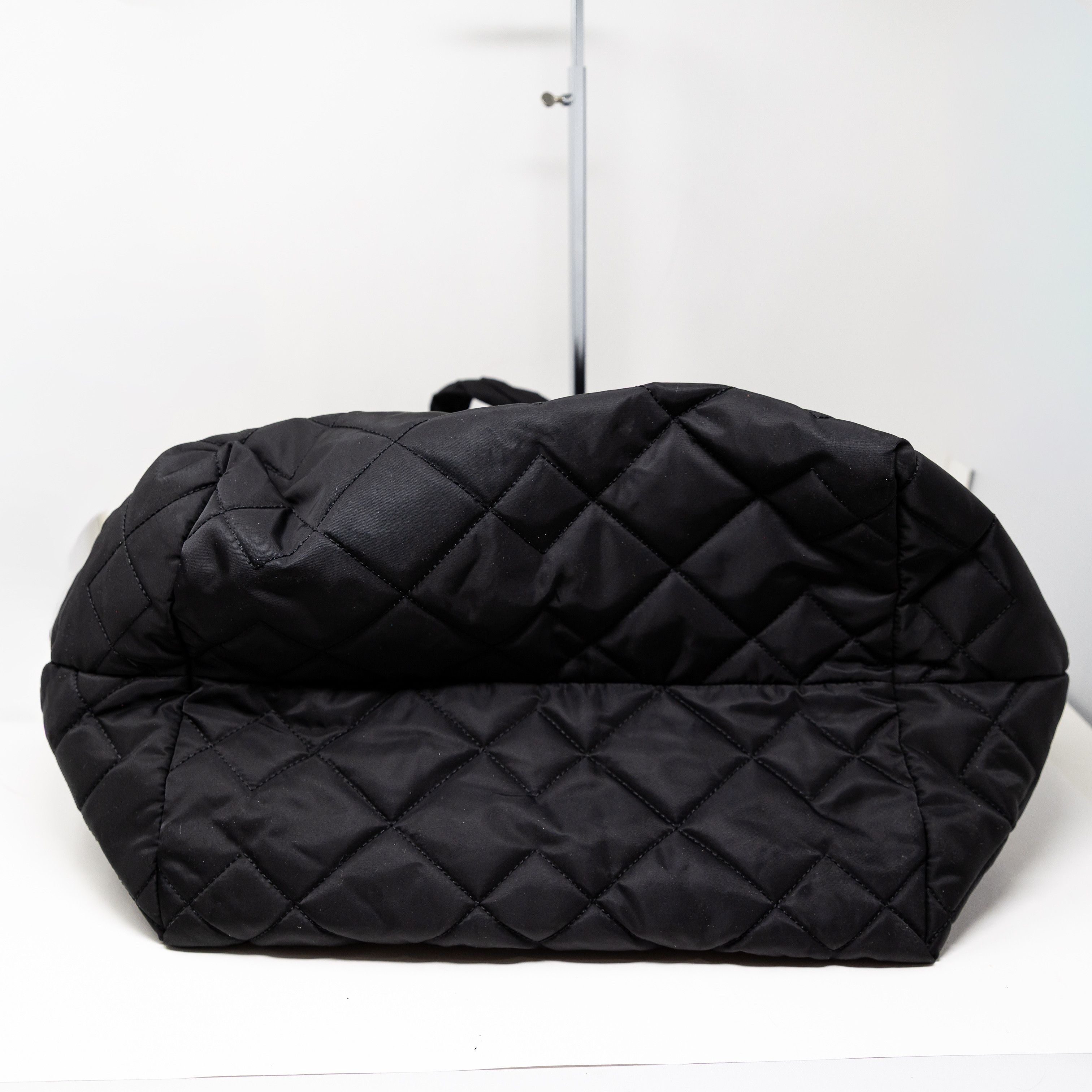 Marc Jacobs Marc Jacobs Large Nylon Water Resistant Size ONE SIZE - 5 Thumbnail