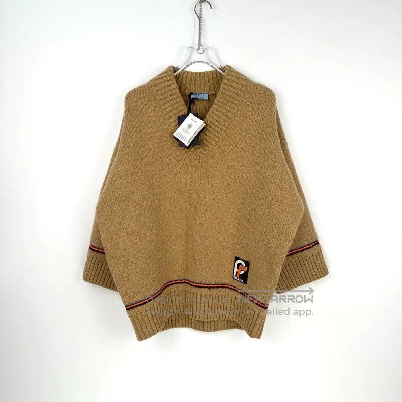 Prada Prada Camel-coloured hard rubber logo sheep wool sweater Size XS / US 0-2 / IT 36-38 - 3 Thumbnail
