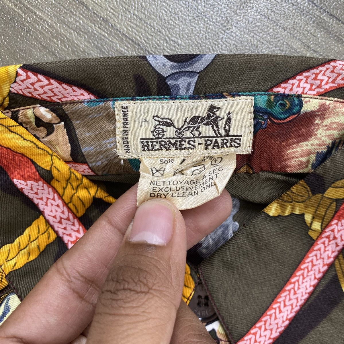 Hermes 90s Arcive Hermes Paris Equestrian Scarf Graphic Silk Shirt Size US L / EU 52-54 / 3 - 7 Thumbnail