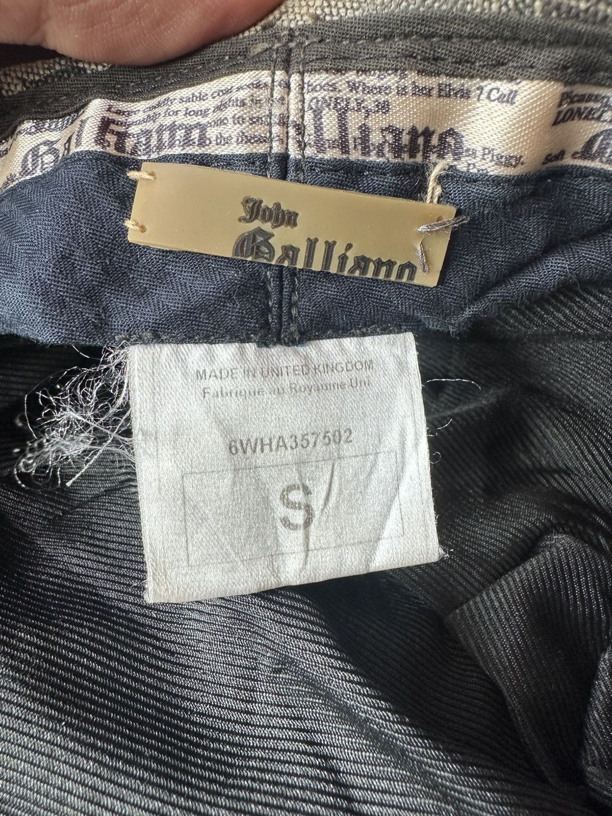 John Galliano “John Galliano Distressed Floral newboys hats Size ONE SIZE - 7 Thumbnail