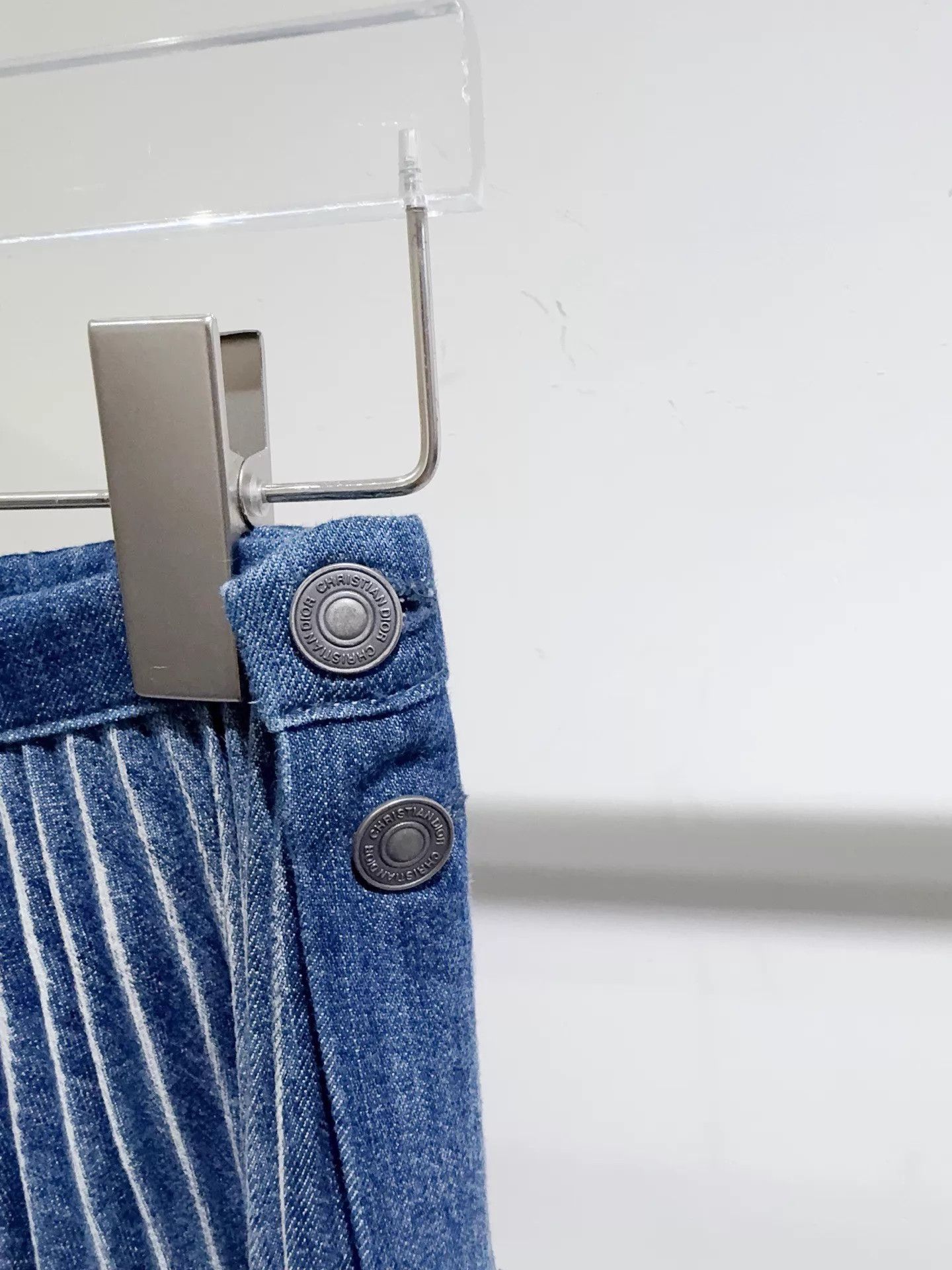 Dior Dior Runway Denim Pleated High-Waist Skirt F36 Size 26" / US 2 / IT 38 - 2 Thumbnail