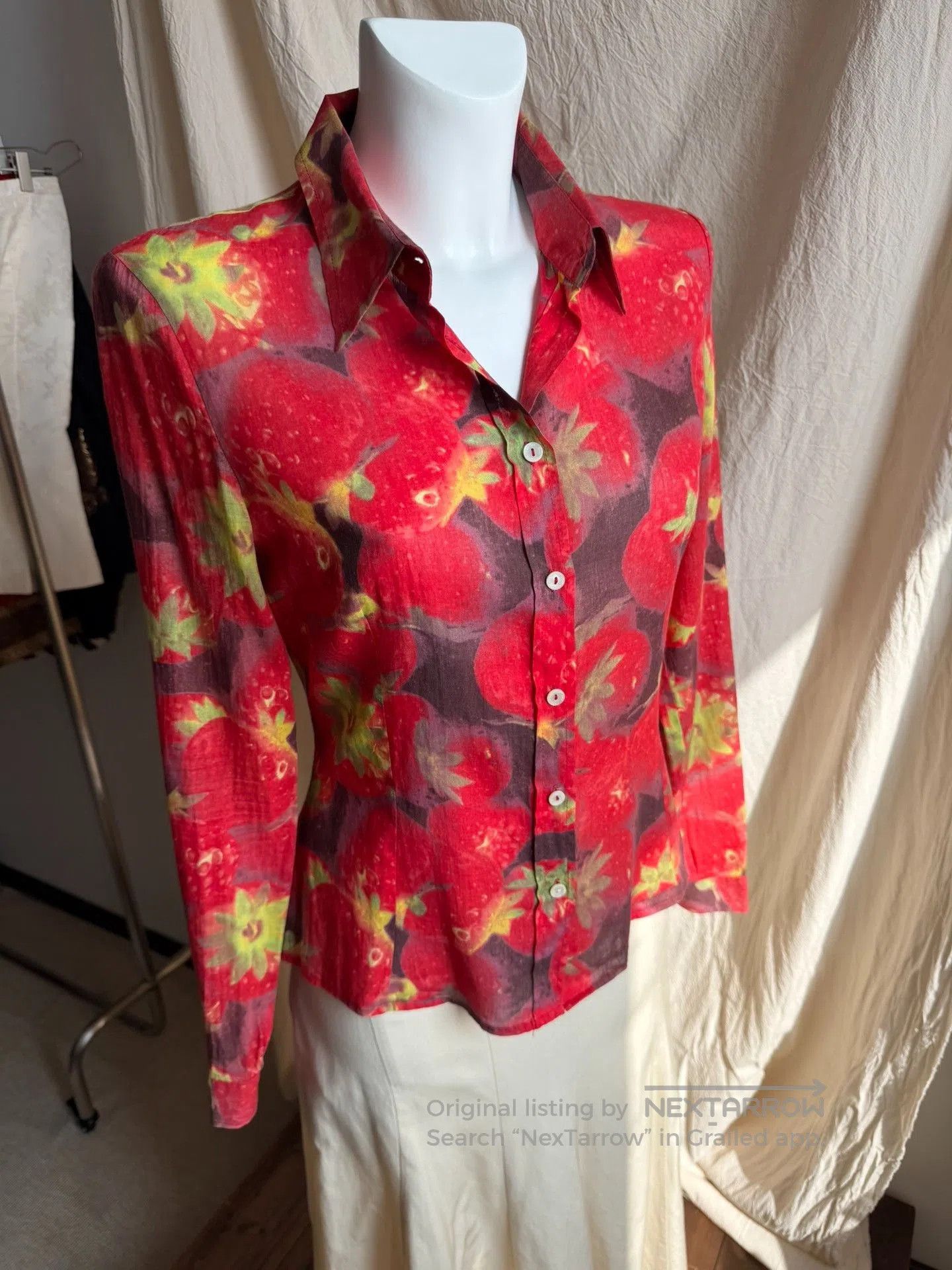 Dolce & Gabbana D&G Italian Strawberry Print Shirt. Size M / US 6-8 / IT 42-44 - 3 Thumbnail