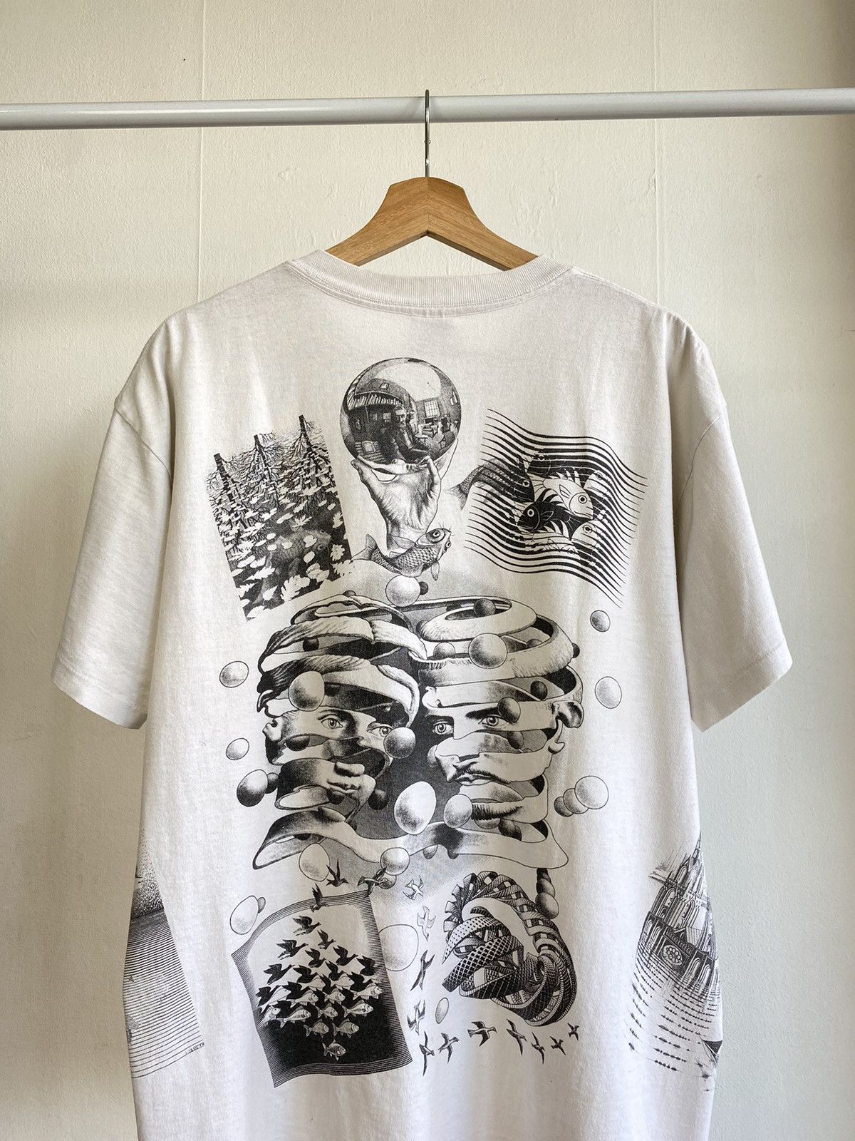 Vintage Vintage MC Escher 1991 Full Print art tee Size US L / EU 52-54 / 3 - 4 Thumbnail