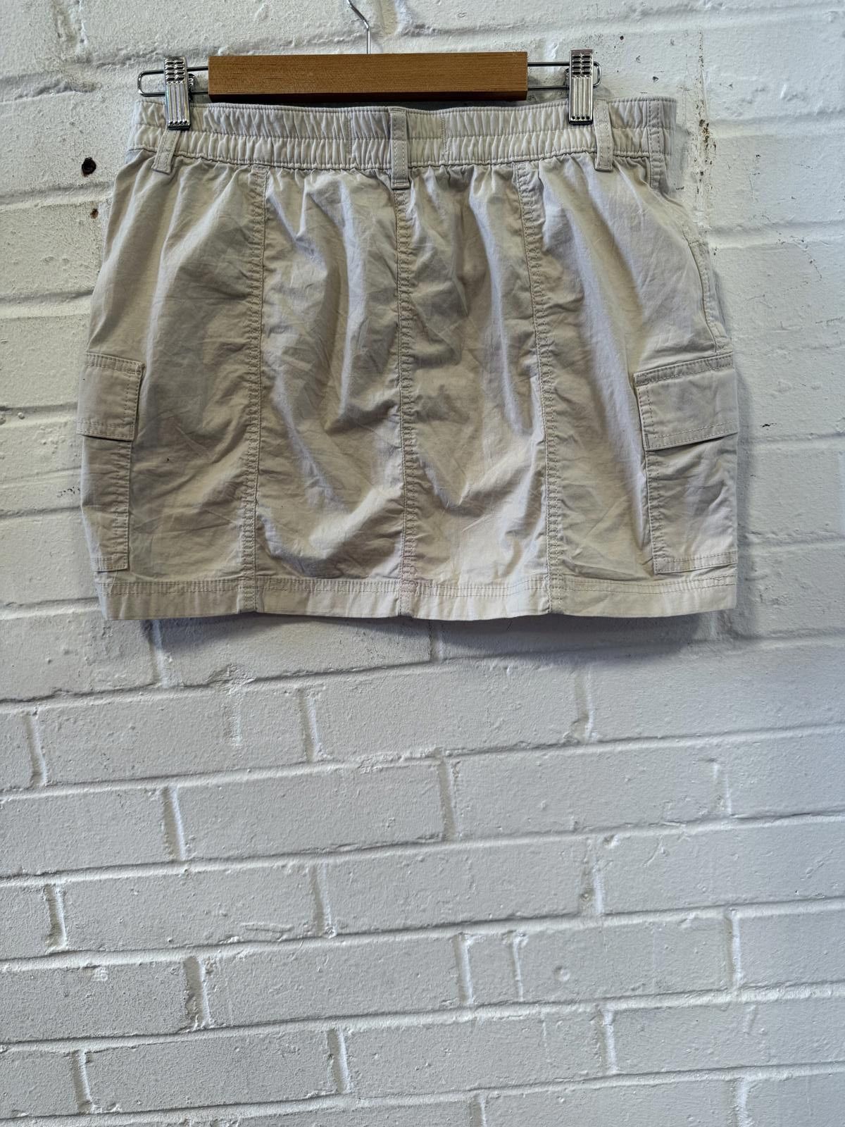 Designer Casual Beige Cargo Skirt Size 42" / US 20 - 2 Thumbnail