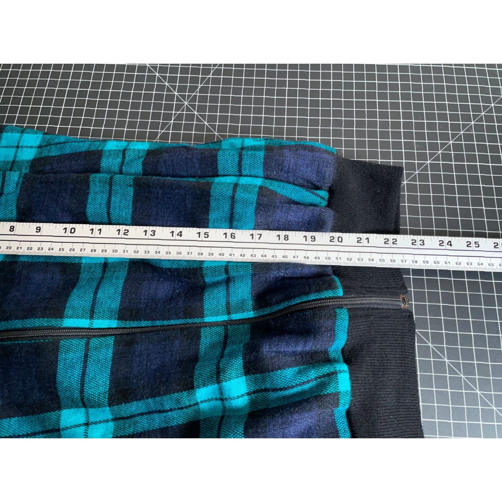 Vintage VINTAGE 80s Men's Full-Zip Cardigan Sweater Adults Small Plaid Knit Lightweight Made in USA Size US S / EU 44-46 / 1 - 7 Thumbnail
