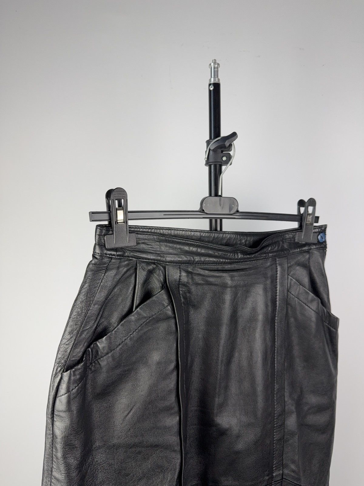 Japanese Brand Avant-Garde Black Leather Skirt High Waist Midi Length Y2K Size 26" / US 2 / IT 38 - 3 Thumbnail