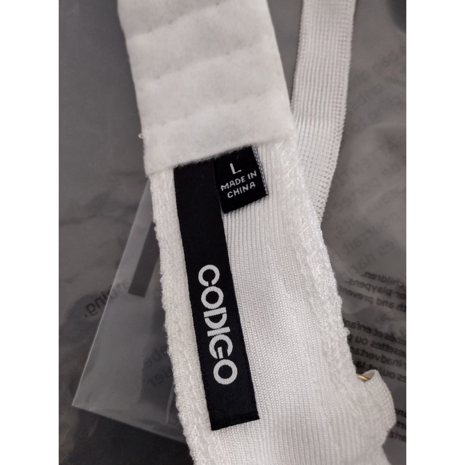 Vintage Codigo Sexy Strappy White Women's Bra Size L - Codigo Bra Strappy White Lip? Size ONE SIZE - 5 Thumbnail