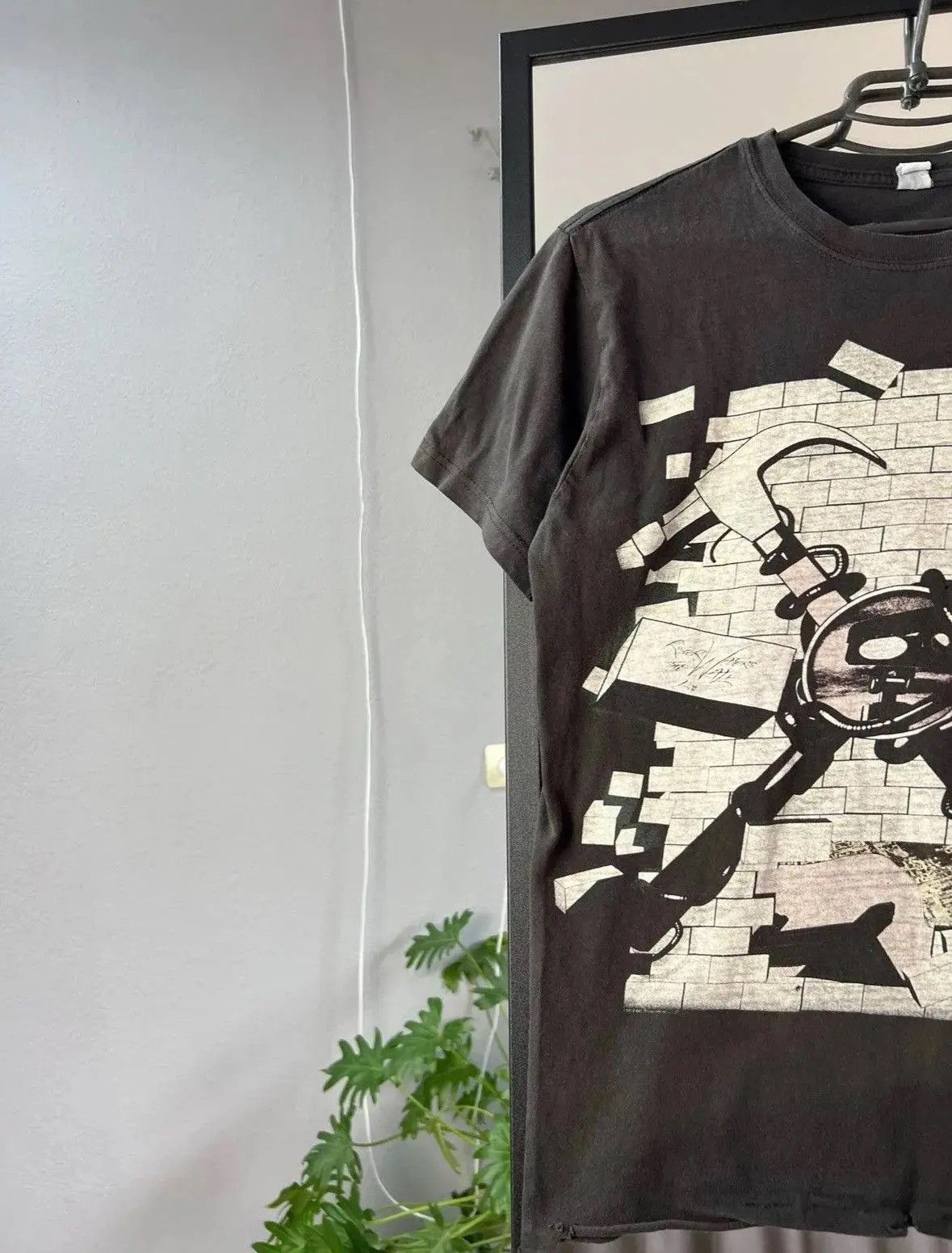 Japanese Brand × Pink Floyd × Vintage Vintage Pink Floyd Roger Water band tee rock the dirk side Size US M / EU 48-50 / 2 - 3 Thumbnail