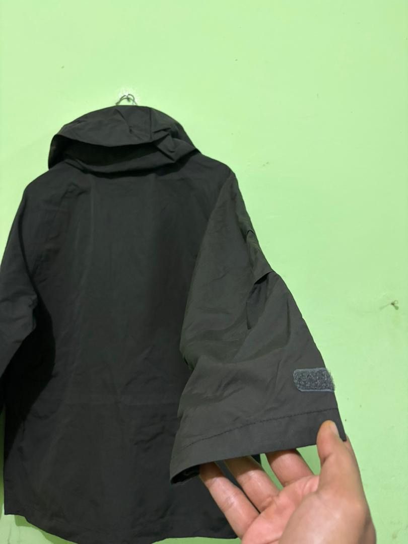 Lemaire Lemaire X Uniqlo Waterproof Jacket Olive Color with Hoodies Size US L / EU 52-54 / 3 - 9 Thumbnail