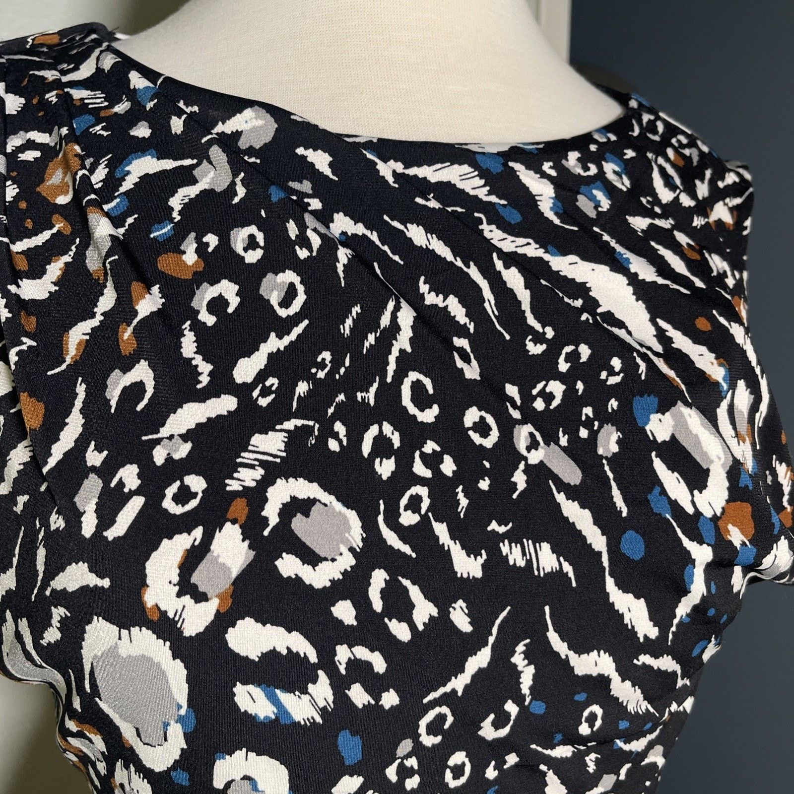 White House Black Market White House Black Market leopard print top XXS Pullover NWT Size XXS / US 00 / IT 34 - 2 Thumbnail