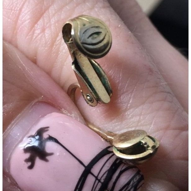 Other Women's Vintage Black and Gold Tone Dangle Clip on Earrings Size ONE SIZE - 3 Thumbnail