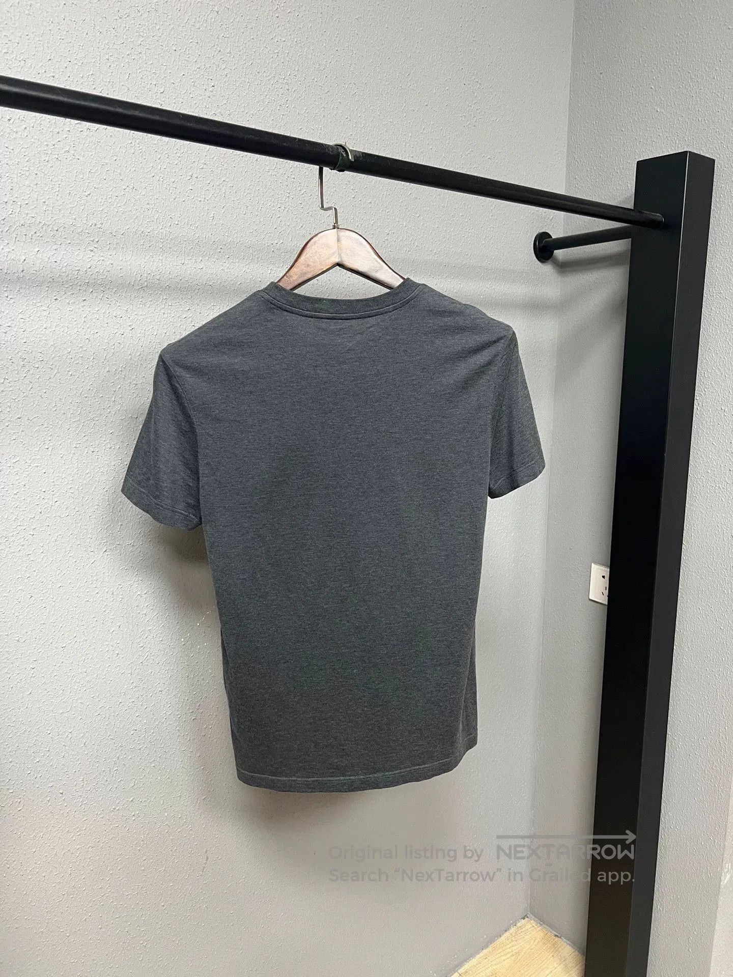 Louis Vuitton LV Gray Logo Short-Sleeve Top. Size XS / US 0-2 / IT 36-38 - 2 Thumbnail