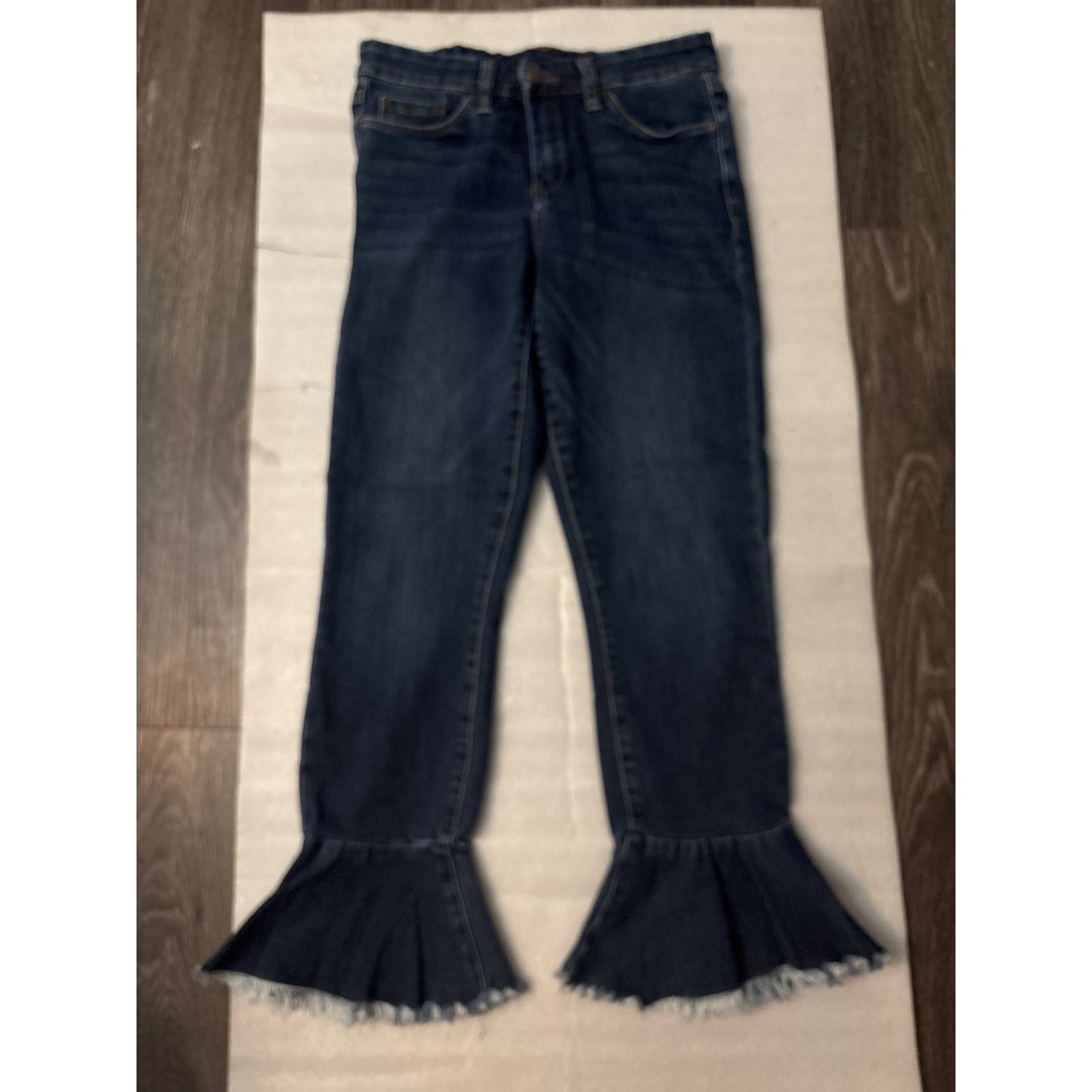 BLANKNYC Blank NYC Fancy That Raw Hem Ruffle Crop Ankle Jean 27 Size 27" / US 4 / IT 40 - 3 Thumbnail