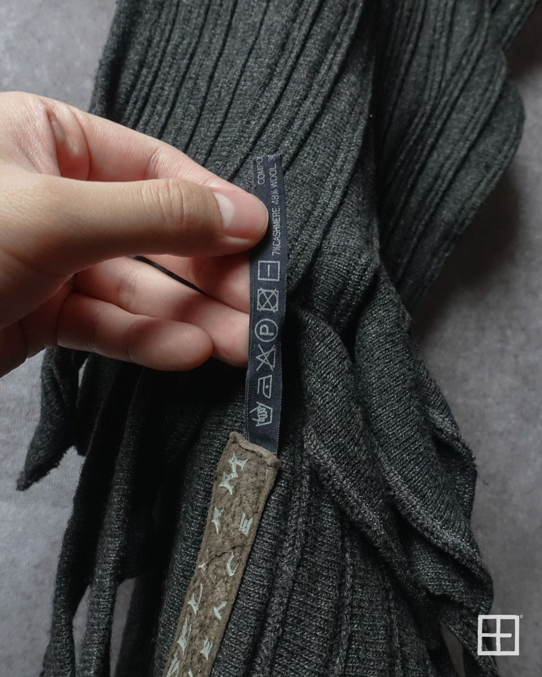Isaac Sellam Experience Isaac Sellam Asymmetrical Pleated Twisted Scarf Grey Size ONE SIZE - 4 Thumbnail