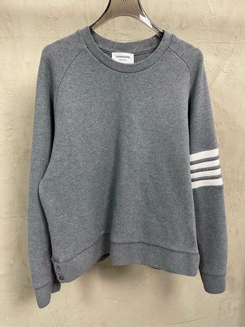 Thom Browne Thom Browne Gray four-striped waffe round-neck sweatshirt 2 Size US XL / EU 56 / 4 - 3 Thumbnail