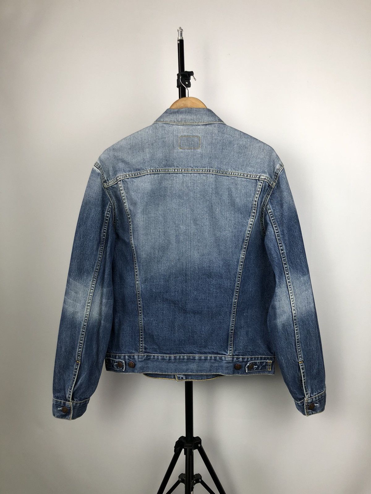 Jean × Levi's × Levi's Vintage Clothing Vintage 90's Distressed Levi's Trucker Denim Jacket Rare Size US L / EU 52-54 / 3 - 13 Thumbnail