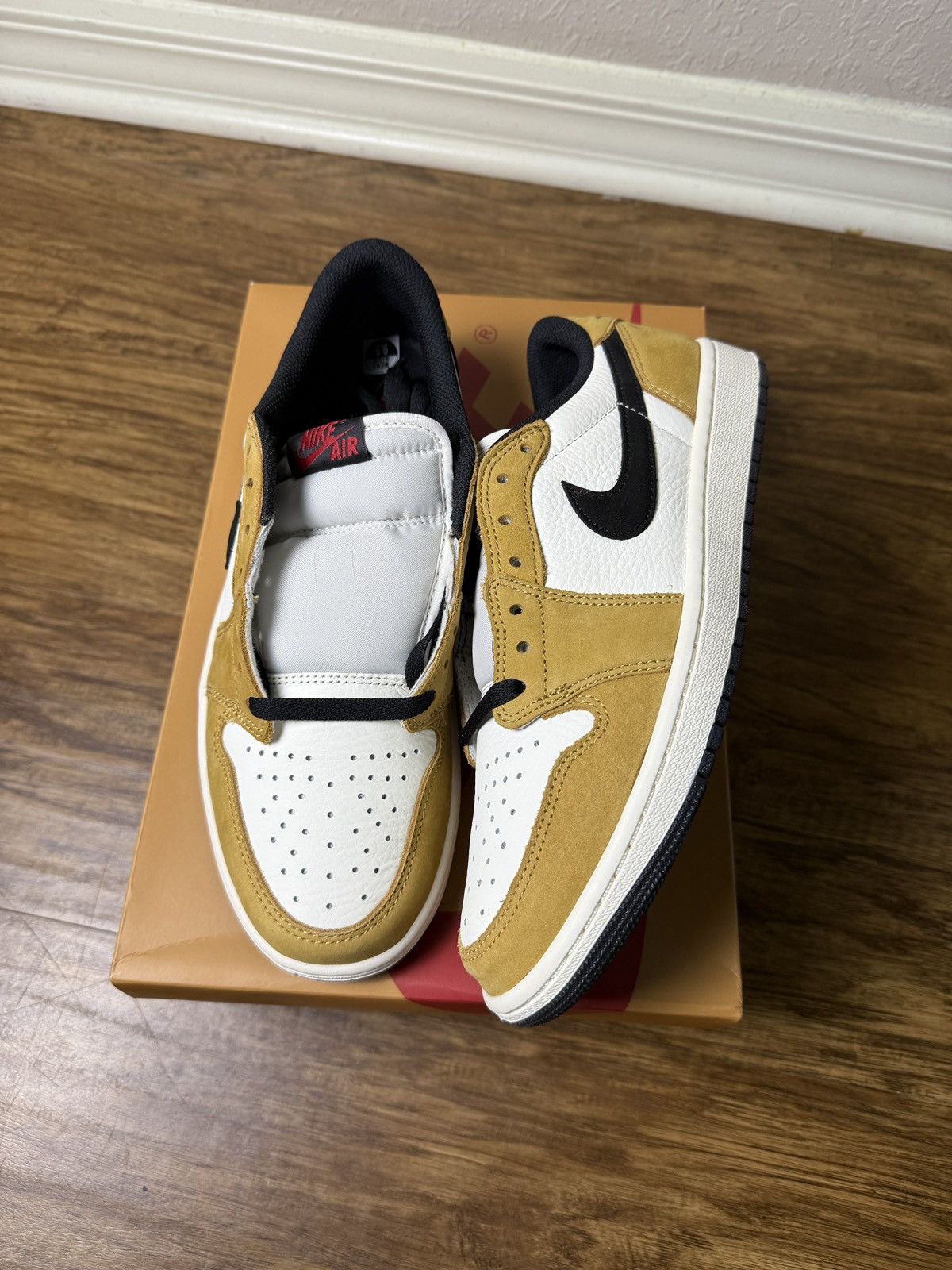 Jordan Brand Jordan 1 Low ‘Rookie Of The Year’ Size US 9.5 / EU 42-43 - 1 Thumbnail