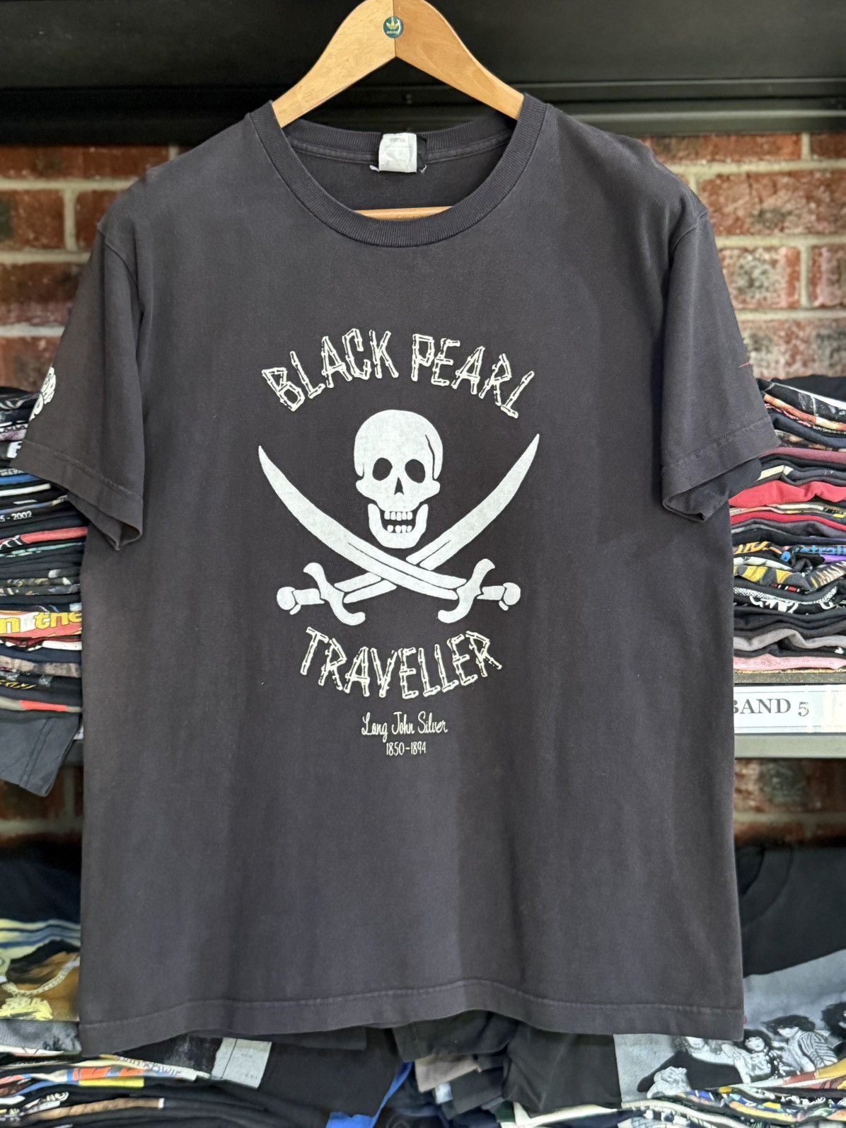 Vintage Vintage The Black Pearl Traveller Cheap Trip Sun Faded Tee Size US L / EU 52-54 / 3 - 2 Thumbnail