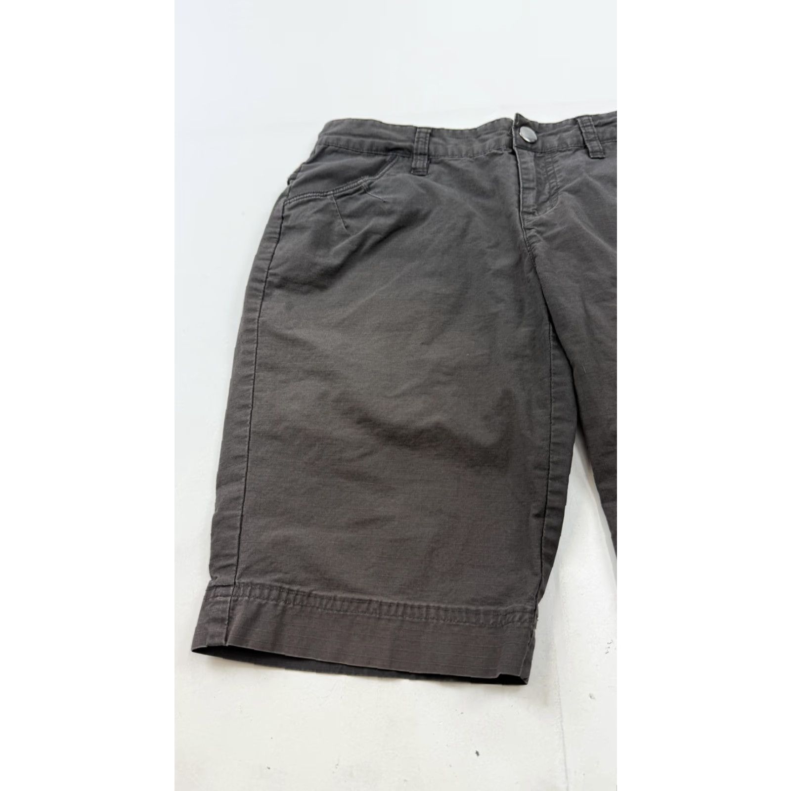 Vintage Columbia Bermuda Shorts Womens 4 Gray Stretch Hiking Travel Pockets Casual Outdoors Size 27" / US 4 / IT 40 - 3 Thumbnail