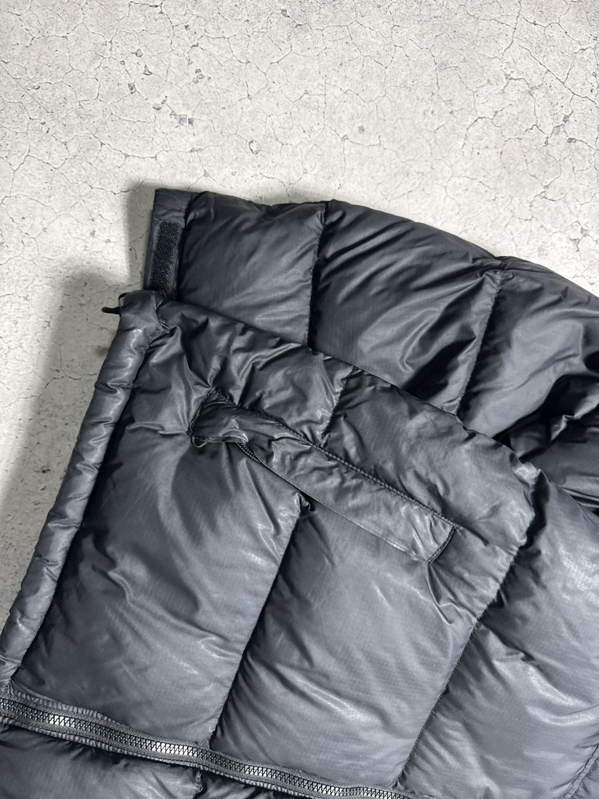 The North Face The North Face 700 Nuptse Black Down Pufffer Jacket Size L / US 10 / IT 46 - 2 Thumbnail