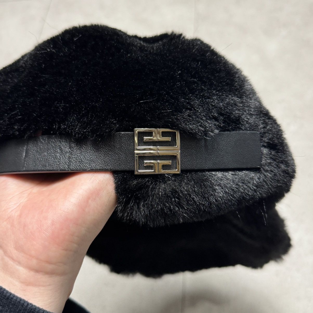Givenchy RARE GIVENCHY 4G strap FUR HAT Size ONE SIZE - 4 Thumbnail