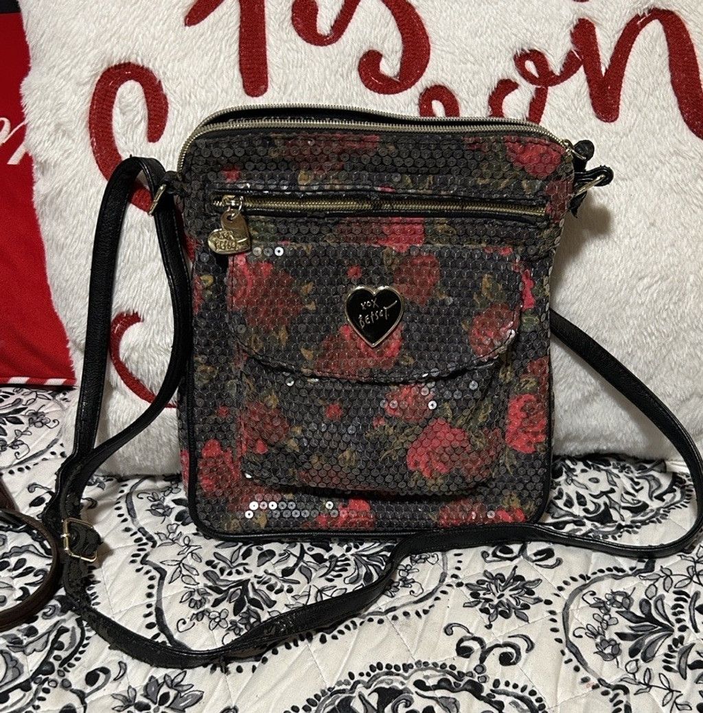 Betsey Johnson Betsey Johnson Black Red Roses Floral Sequin Crossbody Bag Size ONE SIZE - 5 Thumbnail