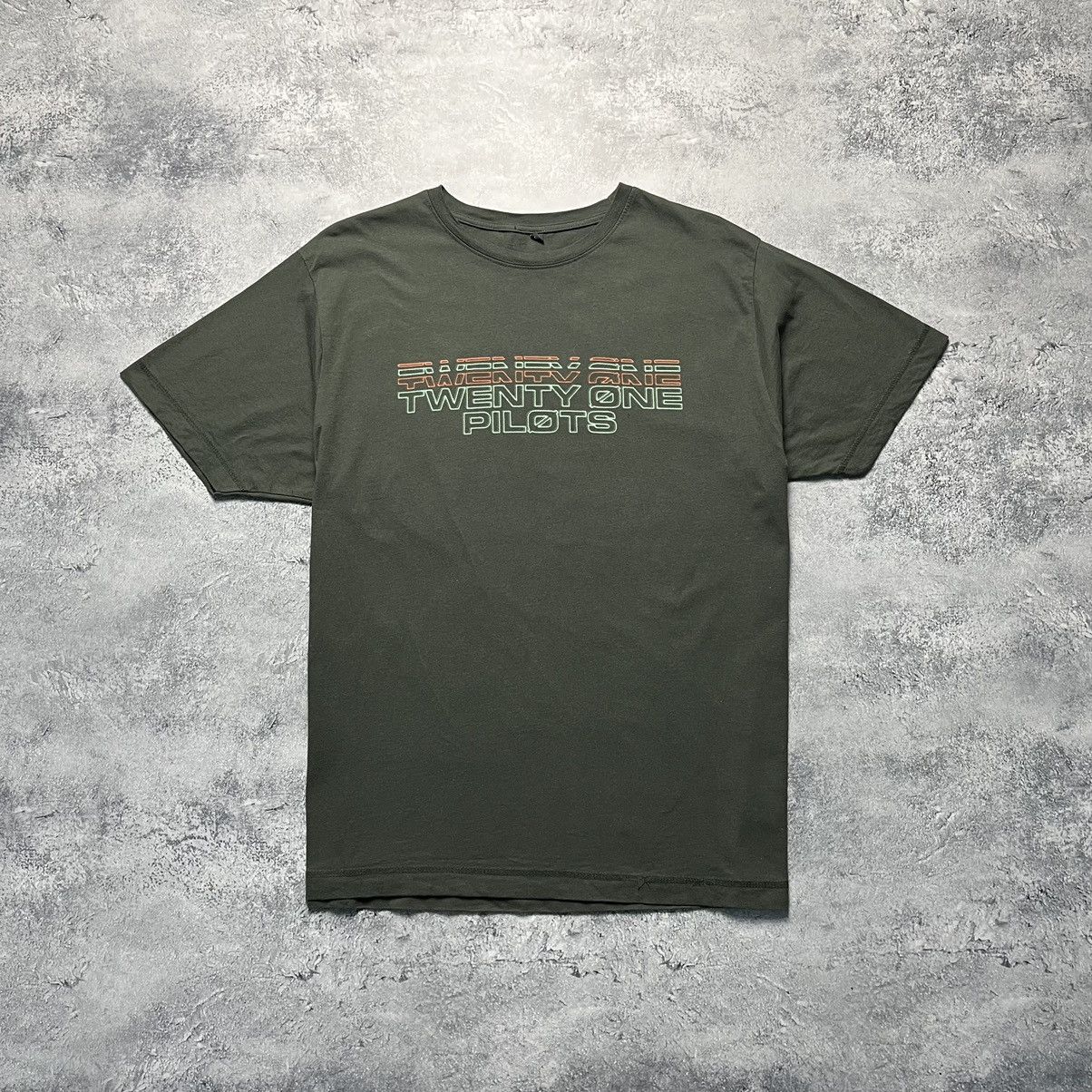 Band Tees × Vintage Twenty One Pilots Poisonous Vibrations Band Tee Streetwear Size US XL / EU 56 / 4 - 1 Thumbnail