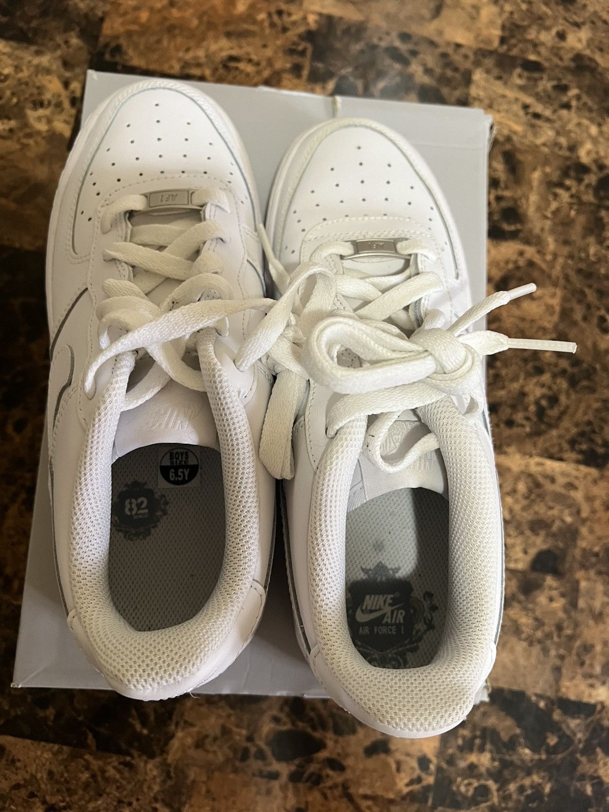 Nike Size 6.5 GS - Nike Air Force 1 LE Low Triple White Pre-Owned Size US 6.5 / EU 39-40 - 5 Thumbnail