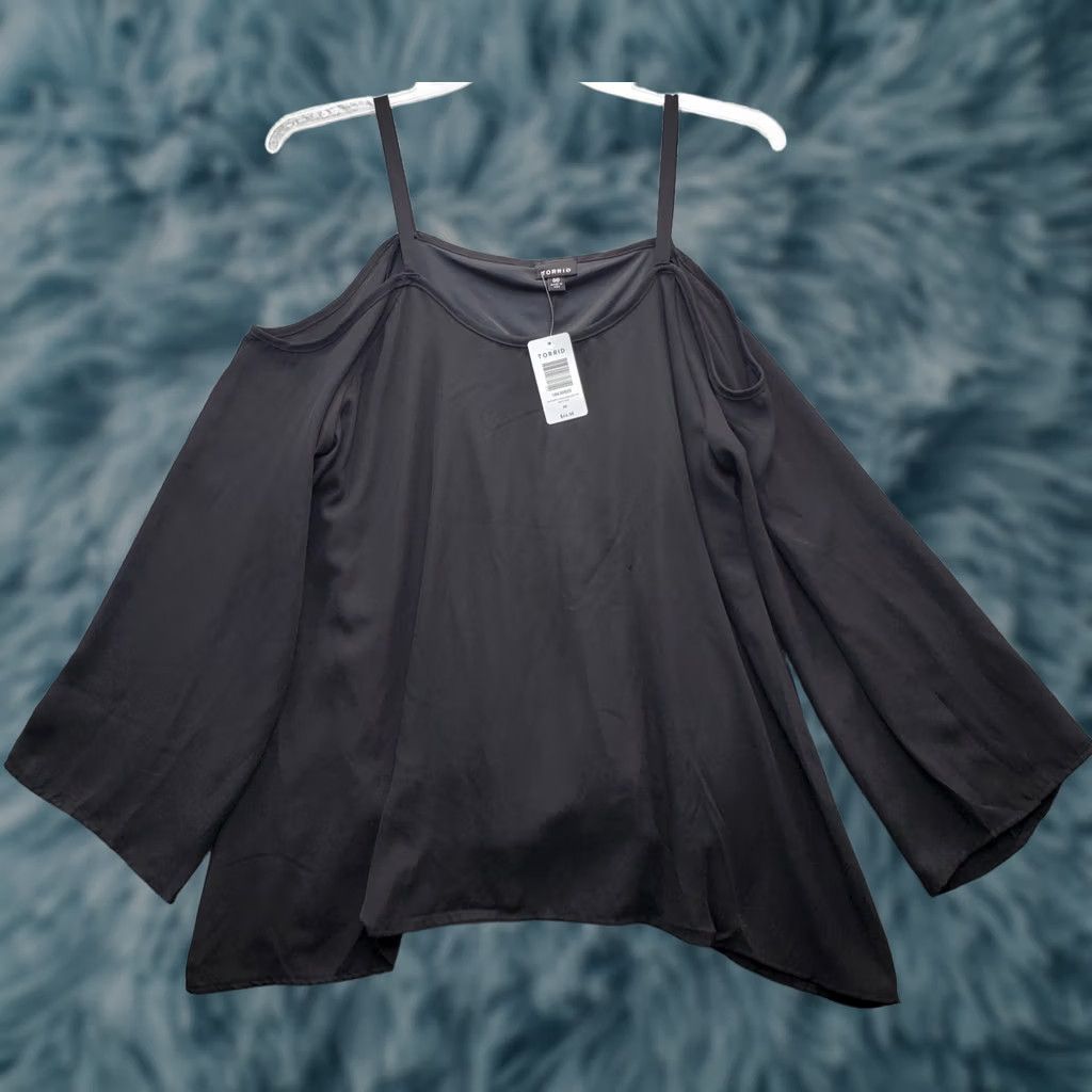 Torrid Torrid Tank Top Womens Size 00 Black Cold Shoulder Long Sleeve Flared Pullover Size XXS / US 00 / IT 34 - 1 Thumbnail