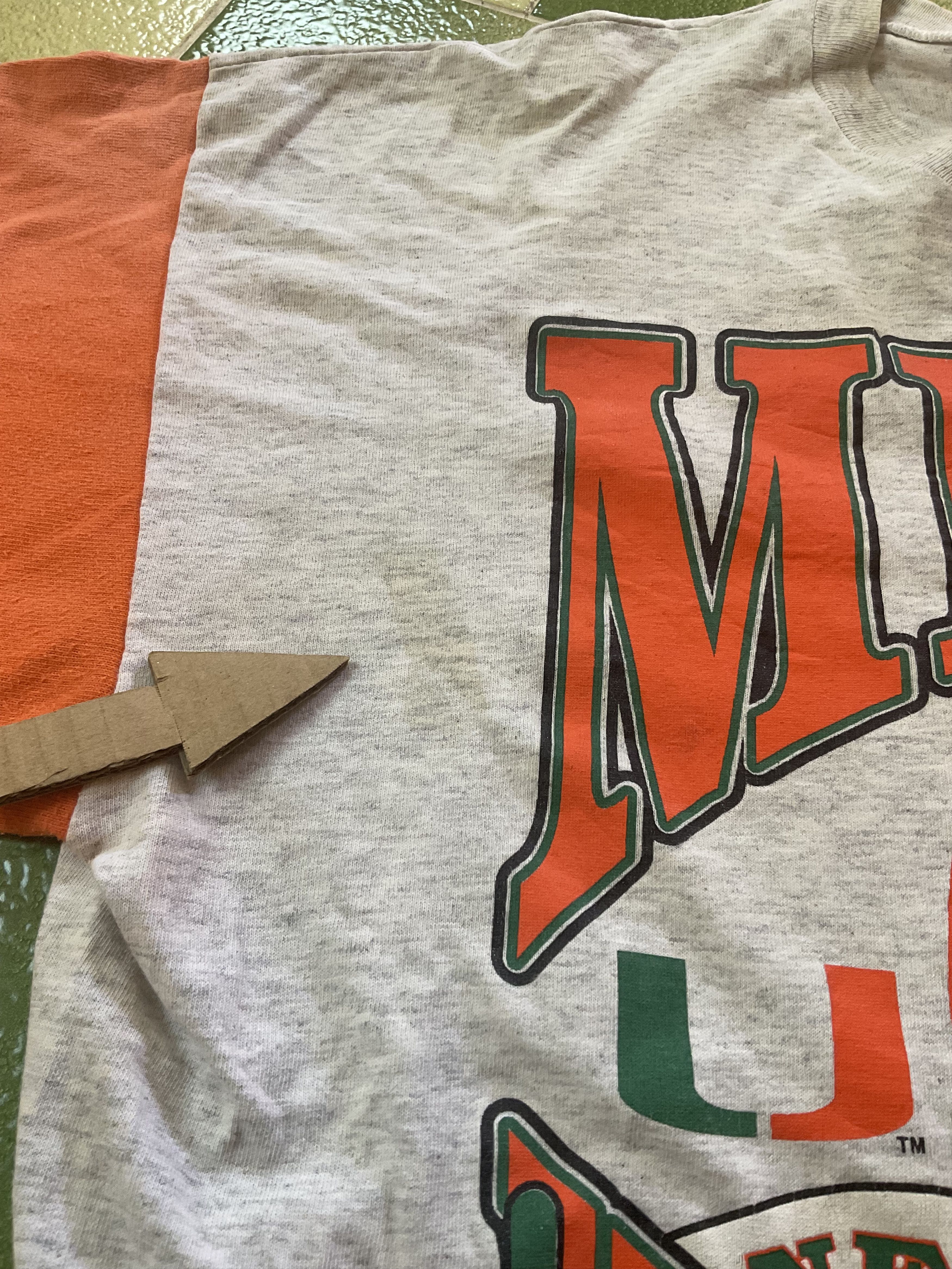 NCAA Vintage 1995 Miami Hurricanes T-Shirt with Orange Sleeve Size US XL / EU 56 / 4 - 6 Thumbnail