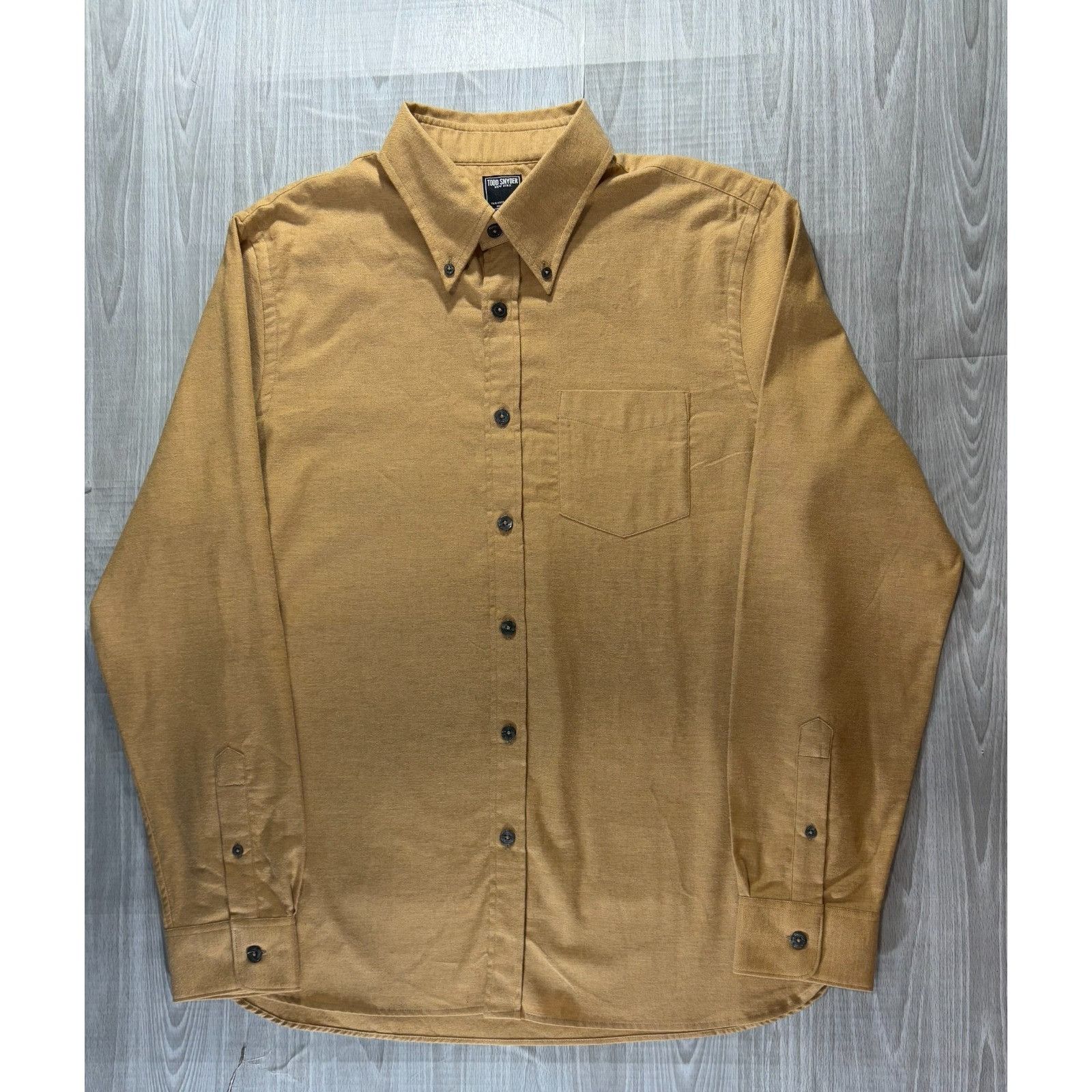 Todd Snyder Todd Snyder Flannel Shirt size L color camel NWT made in Por Size US L / EU 52-54 / 3 - 1 Thumbnail