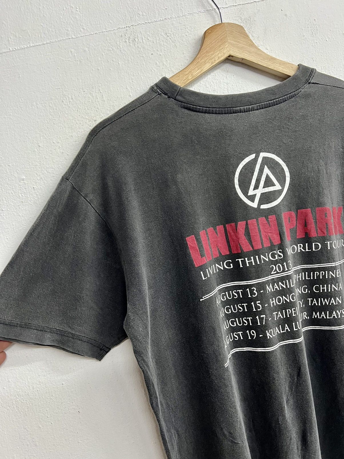 Band Tees × Vintage Rare THRASHED Linkin Park Living Things World Tour Tee Size US M / EU 48-50 / 2 - 11 Thumbnail