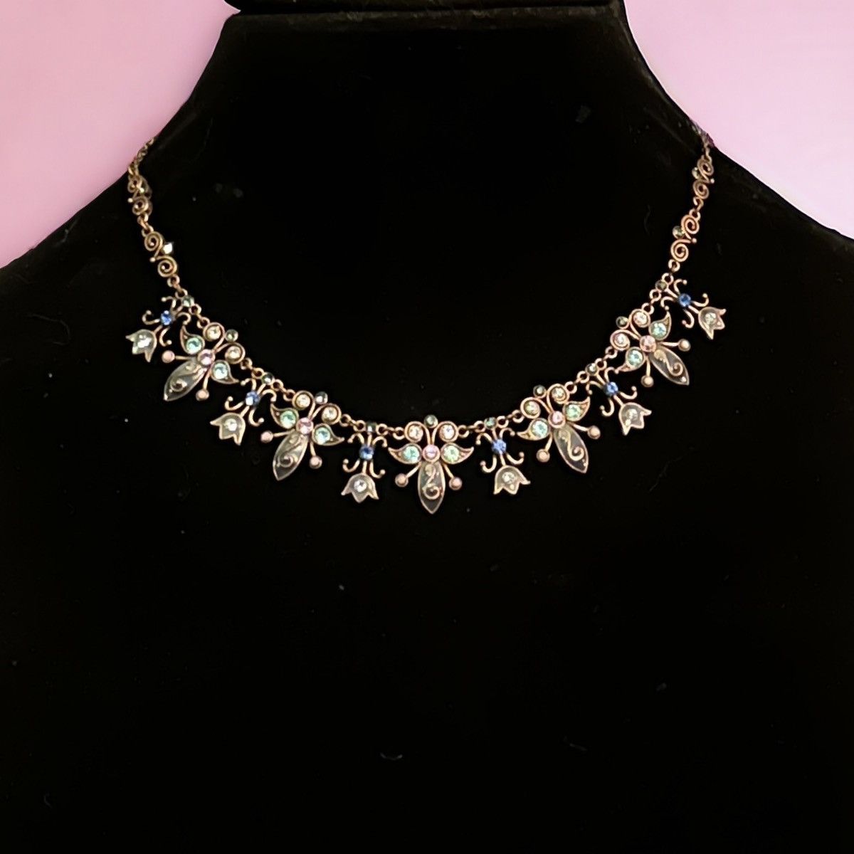 Other Avon NR bronze tone tulips and bees rhinestone necklace Size ONE SIZE - 1 Thumbnail