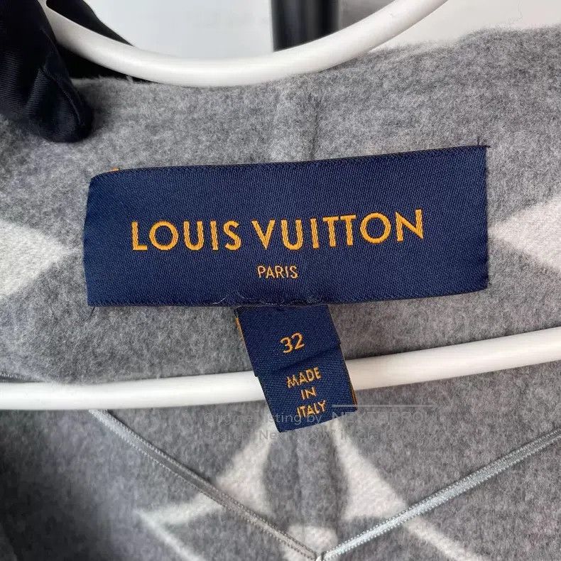 Louis Vuitton Louis Vuitton Long bathrobe coat in light grey with full p Size 4XL / US 24-26 - 6 Thumbnail