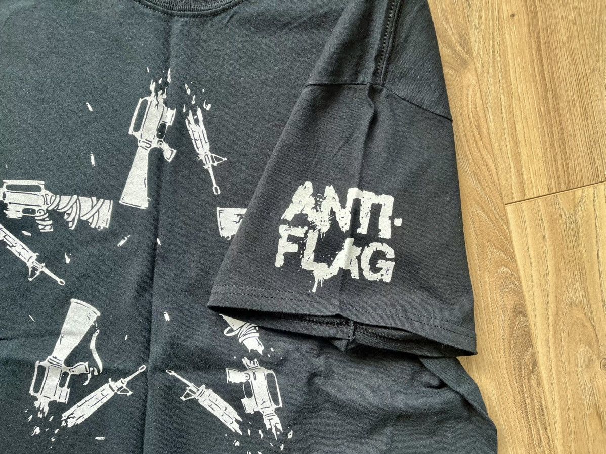 Gildan Anti Flag Punk Rock Graphic Band Tee weapon star Size US XL / EU 56 / 4 - 5 Thumbnail