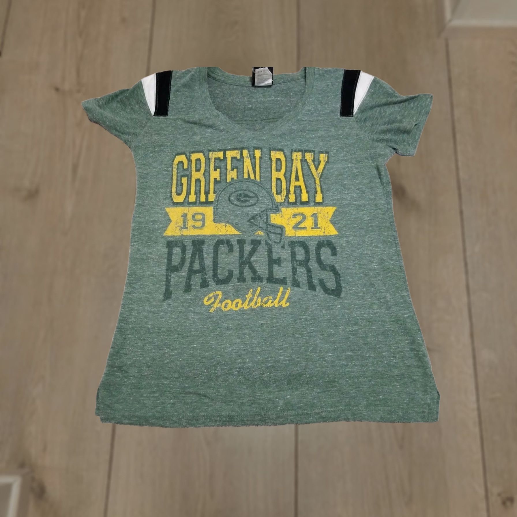 NFL VINTAGE Green Bay Packers 1921 Team NFL T-Shirt V-Neck Short Sleeve Womens M Green NFL Team Apparel Shirt Women's M Green Bay Packers 1921 Tshirt Size M / US 6-8 / IT 42-44 - 1 Thumbnail