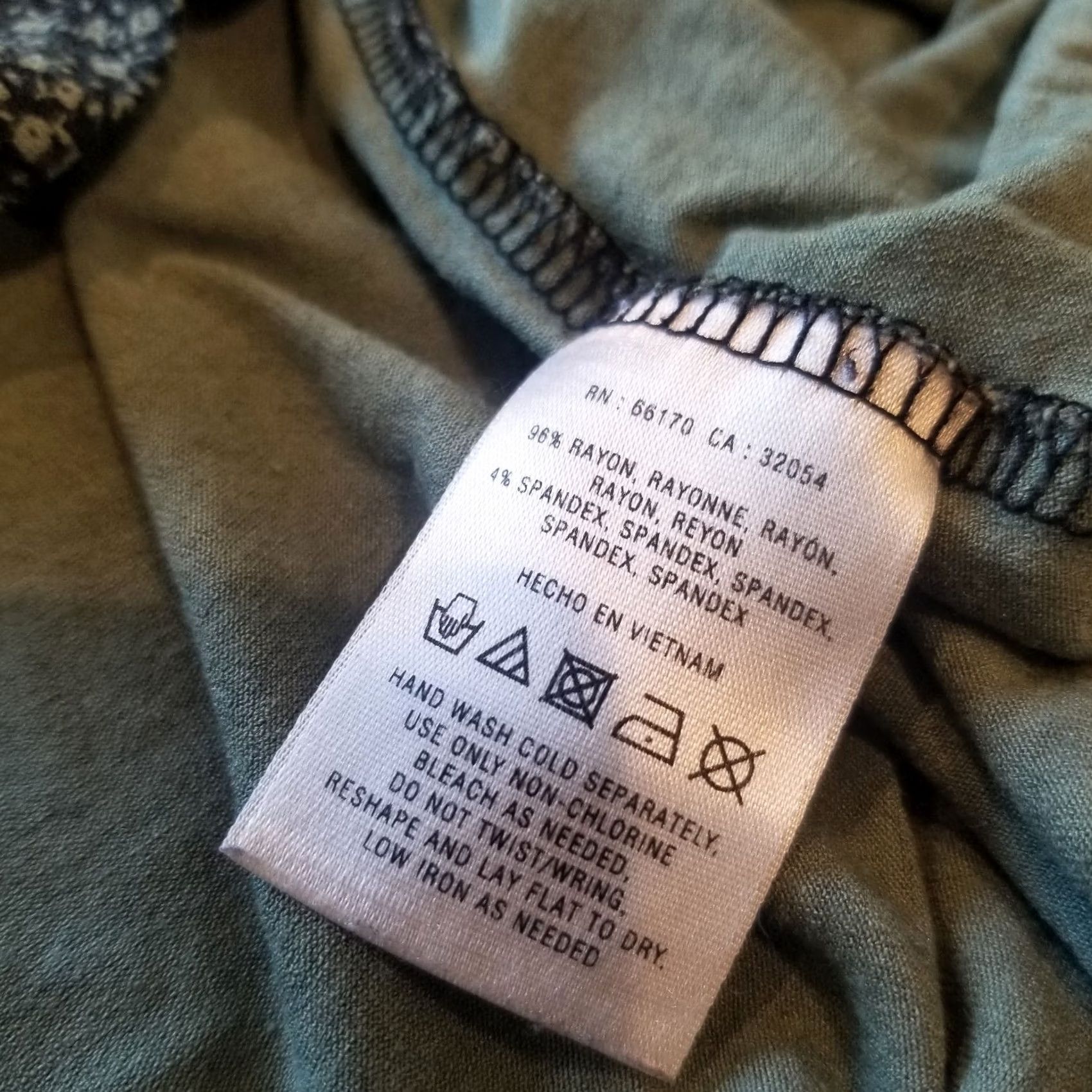 Anthropologie Anthropologie Postmark Tie-Neck Floral Blouse Small Puff Pleated Sleeve Black - Casual Style, Vintage Feel - (67 characters) Size S / US 4 / IT 40 - 3 Thumbnail