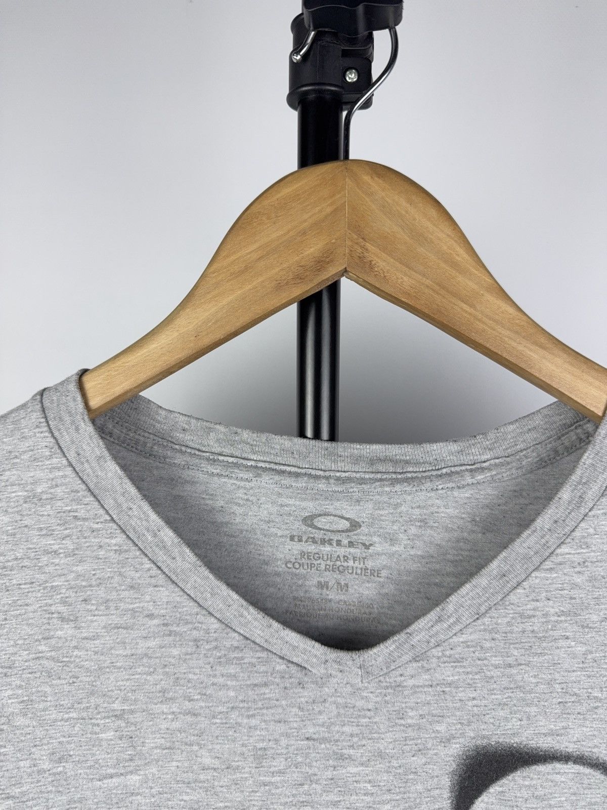 Oakley 00s Outdoor Oakley V-Neck Logo T-Shirt Gray Y2K Streetwear Size US M / EU 48-50 / 2 - 4 Thumbnail