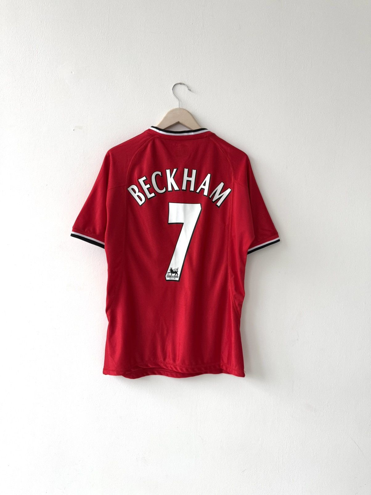 Umbro 🩸RARE🩸Umbro Manchester United 2000/2002 Beckham #7 Jersey Size US L / EU 52-54 / 3 - 2 Thumbnail