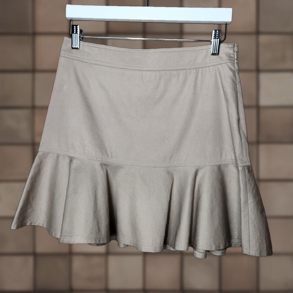 Club Monaco Club Monaco Womens Skirt Size 4 Khaki Beige Flounce Trumpet Size 27" / US 4 / IT 40 - 1 Thumbnail
